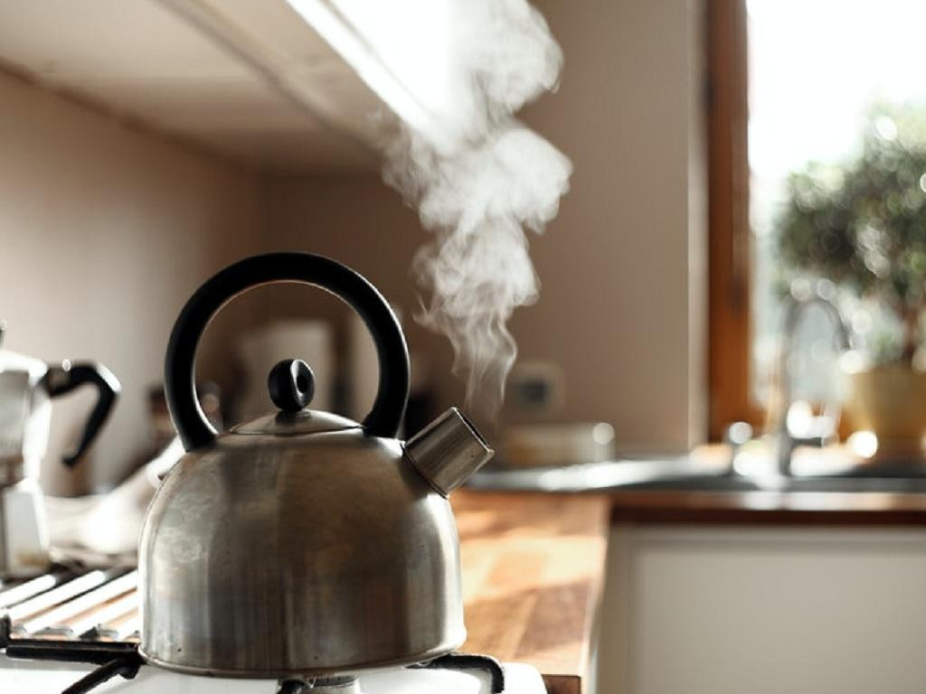Những thực phẩm để qua đêm mẹ không nên cho bé ăn