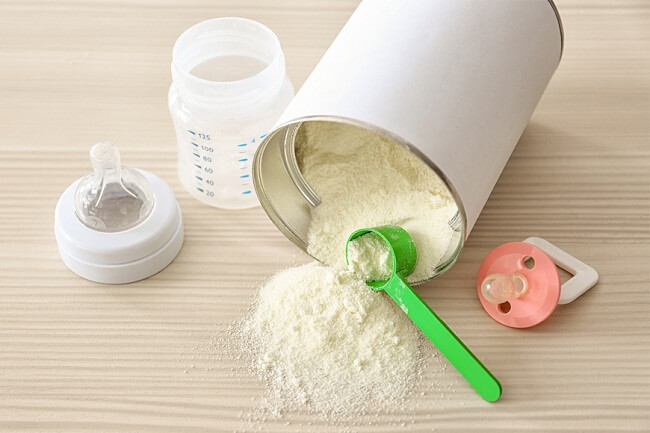 Tác hại của việc thường xuyên đổi sữa công thức cho bé