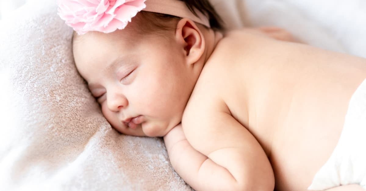 Tìm hiểu sự phát triển của trẻ sơ sinh trong tháng đầu tiên chào đời