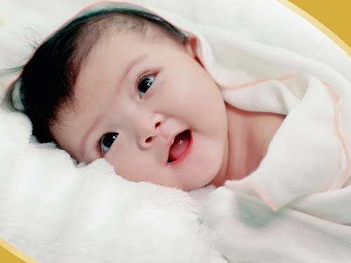 Tìm hiểu sự phát triển của trẻ sơ sinh trong tháng đầu tiên chào đời